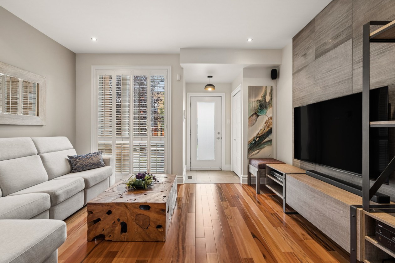 Salon — 9441Z Rue Rousseau, Montréal