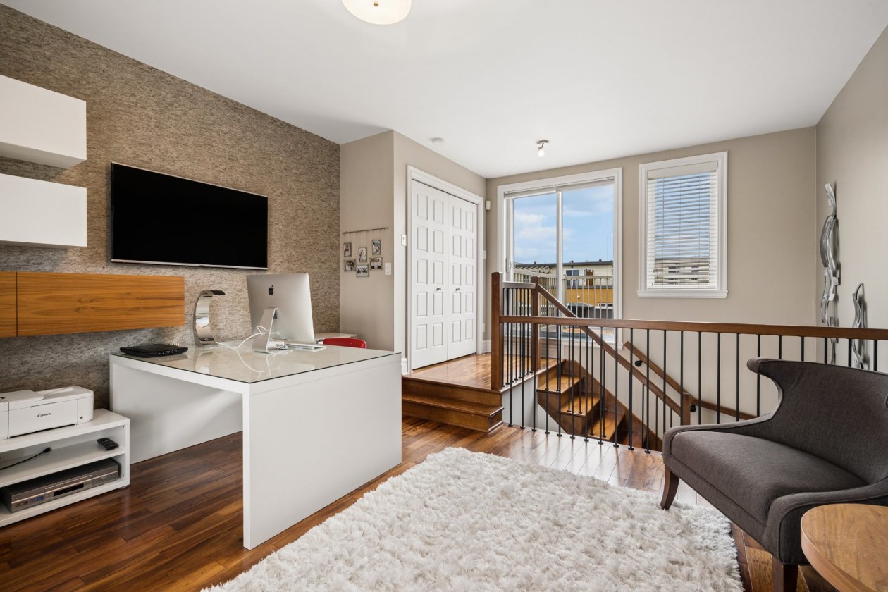 Mezzanine — 9441Z Rue Rousseau, Montréal