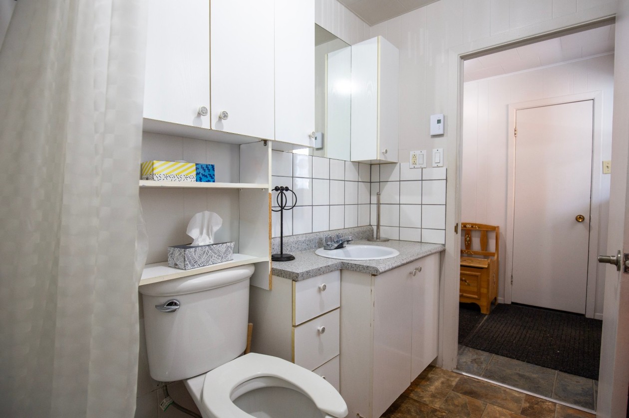 Salle de bains — 61 - 63 Rue Notre-Dame, Notre-Dame-des-Monts