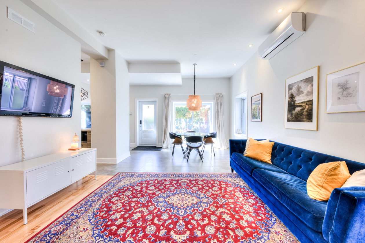 Salon — 10942 - 10946 Av. de Belleville, Montréal