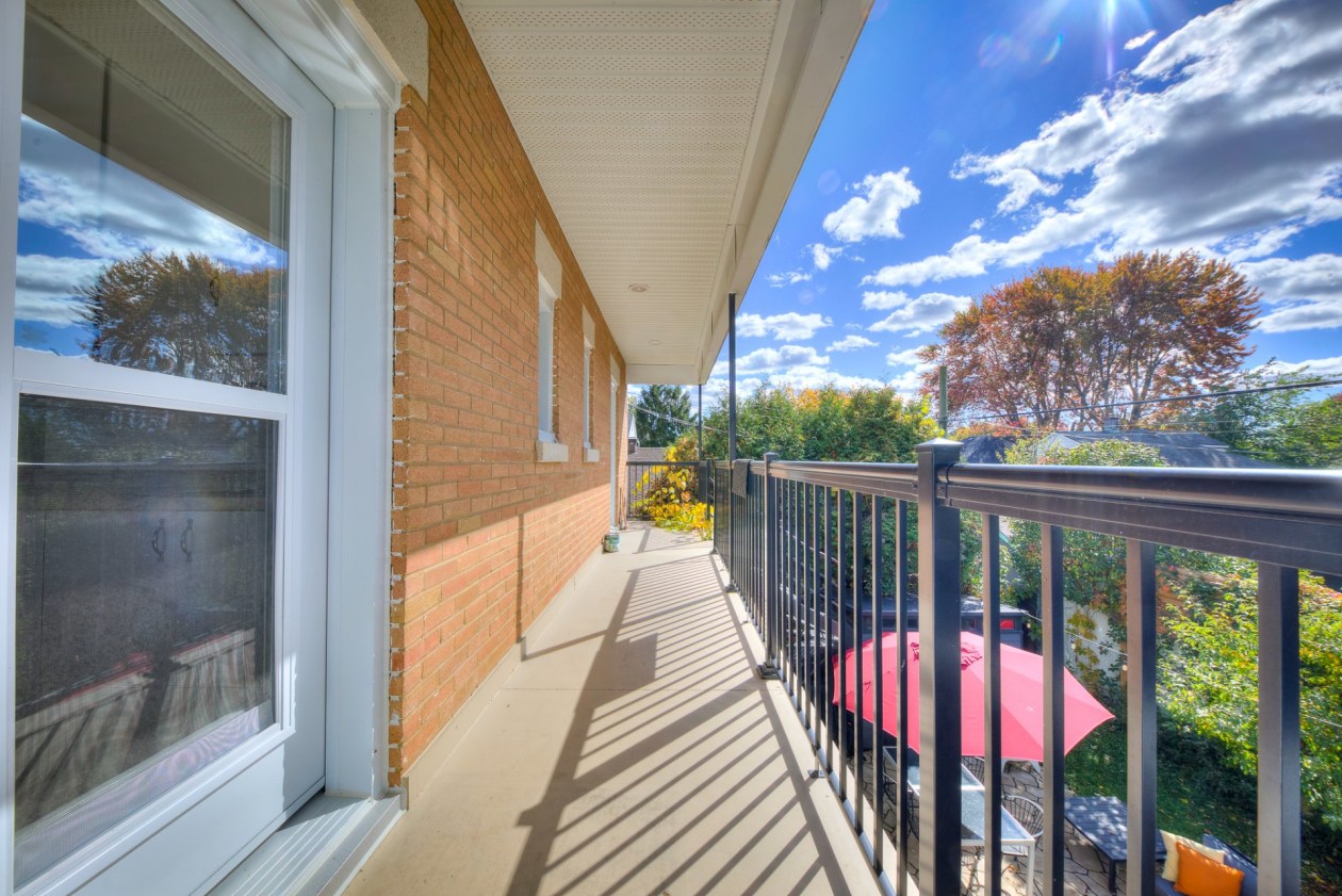 Balcon — 10942 - 10946 Av. de Belleville, Montréal