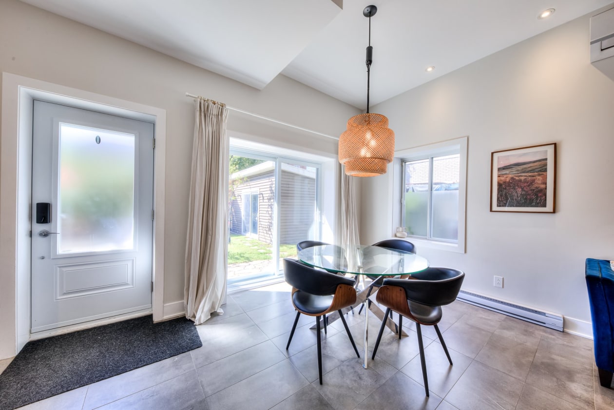 Salle à manger — 10942 - 10946 Av. de Belleville, Montréal