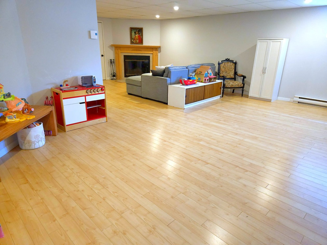 Salle familiale — 128 Rue de l'Île-aux-Fraises, Terrebonne