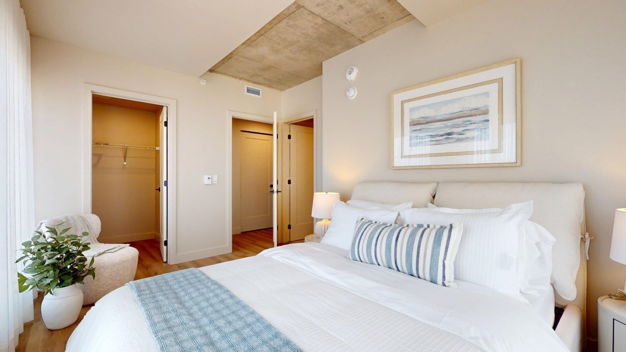 Master bedroom — 1555 Boul. Chomedey, Laval