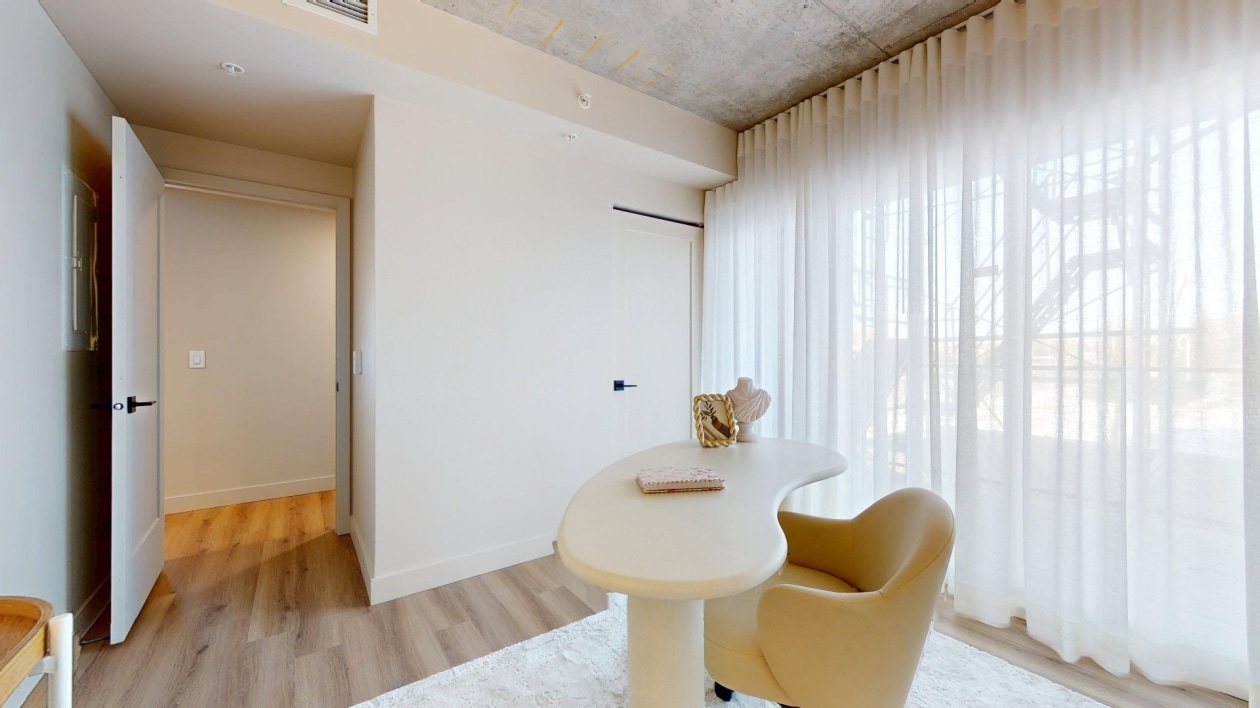 Office — 1555 Boul. Chomedey, Laval
