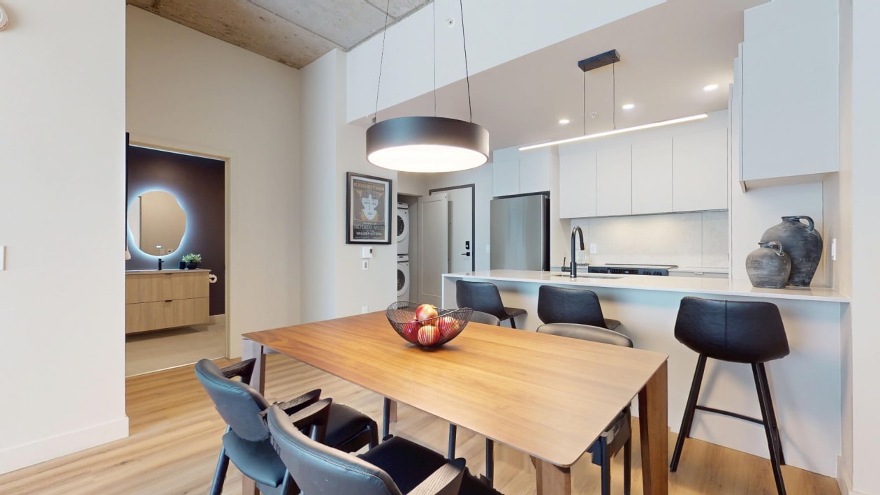 Dining room — 1555 Boul. Chomedey, Laval