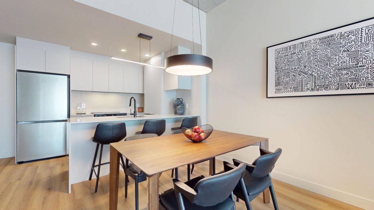 Dining room — 1555 Boul. Chomedey, Laval