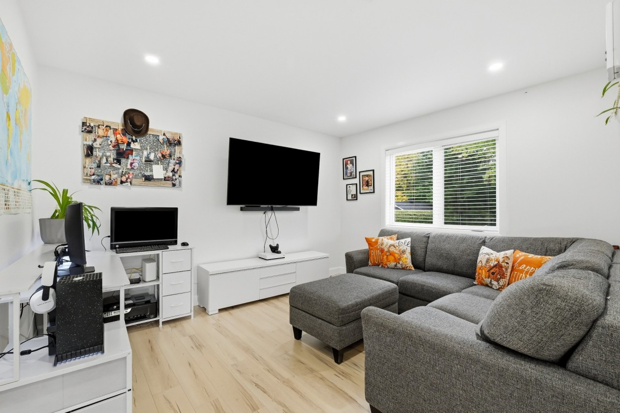 Salon — 44 43e Avenue, Saint-Blaise-sur-Richelieu