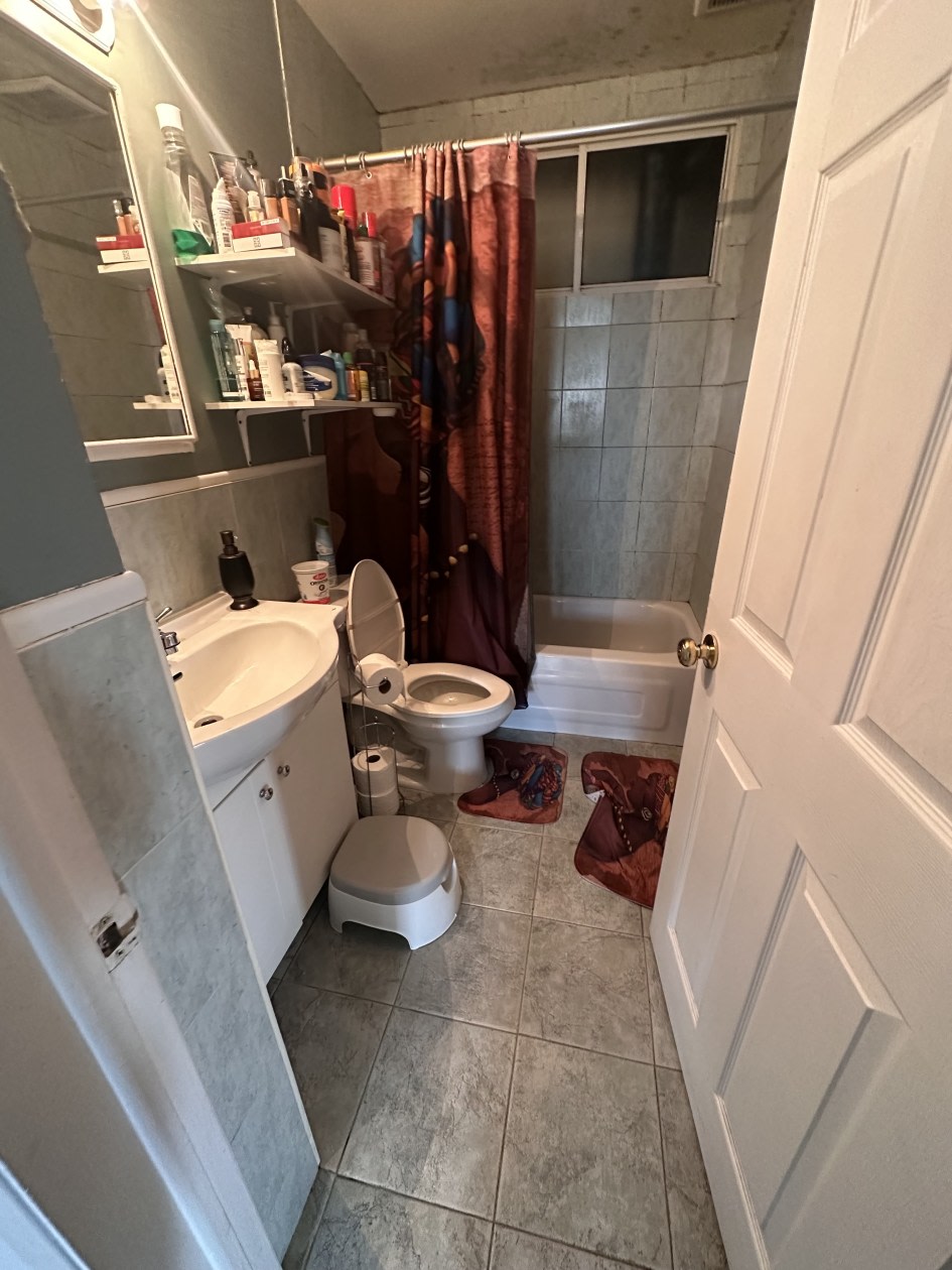 Salle de bains — 3210 - 3212 Rue Bolduc, Montréal
