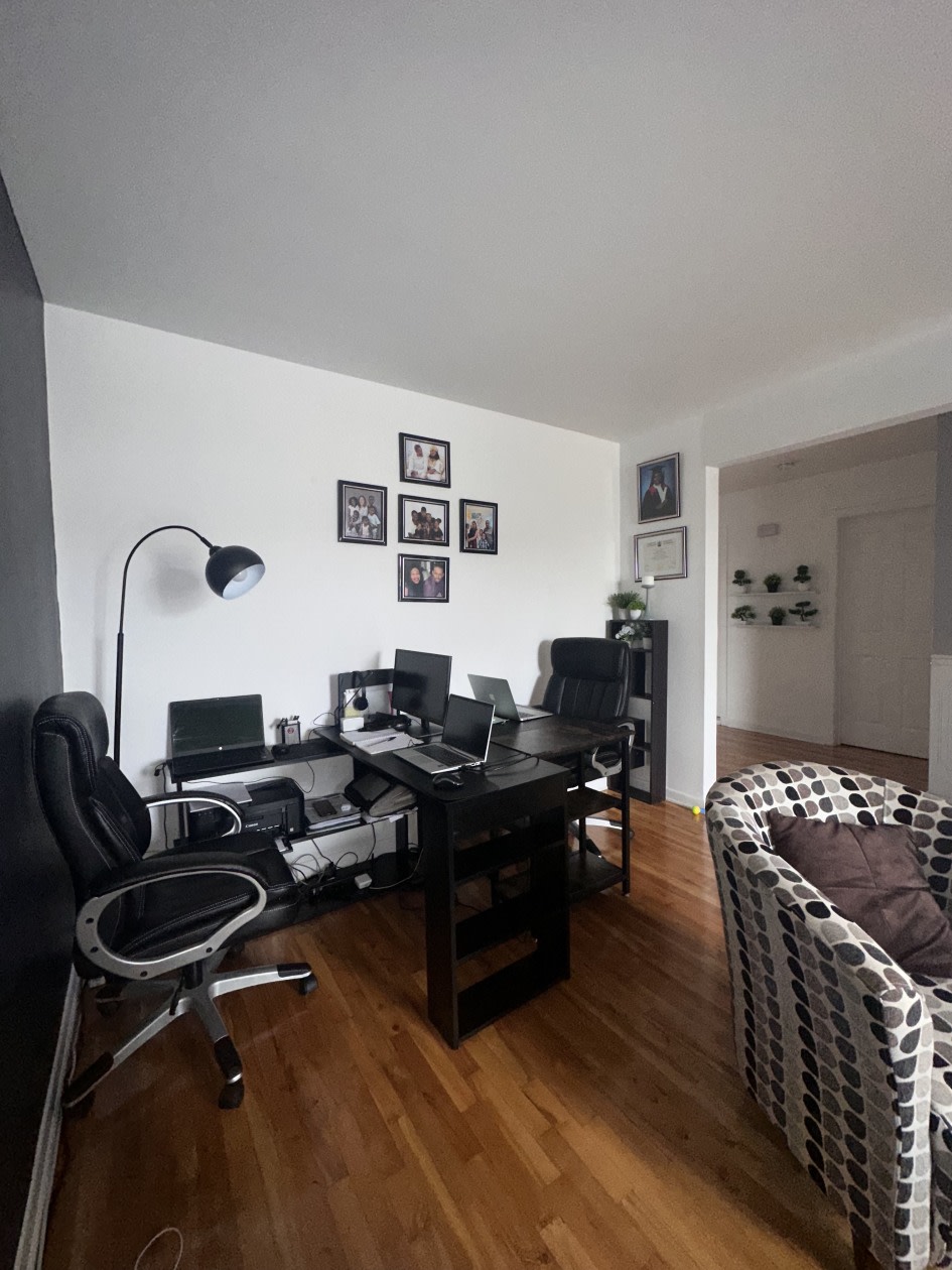 Salon — 3210 - 3212 Rue Bolduc, Montréal