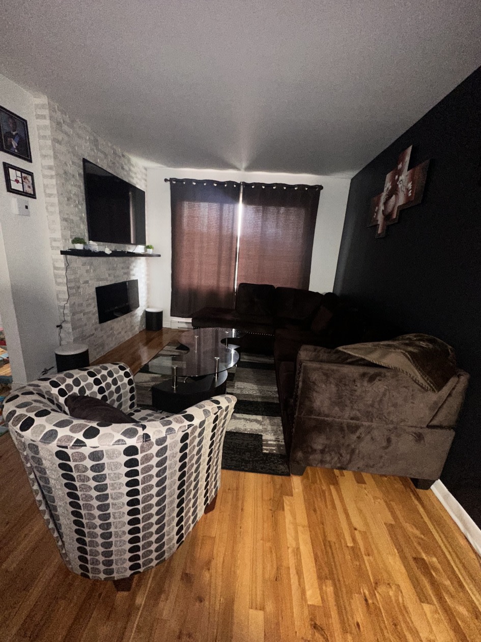 Salon — 3210 - 3212 Rue Bolduc, Montréal