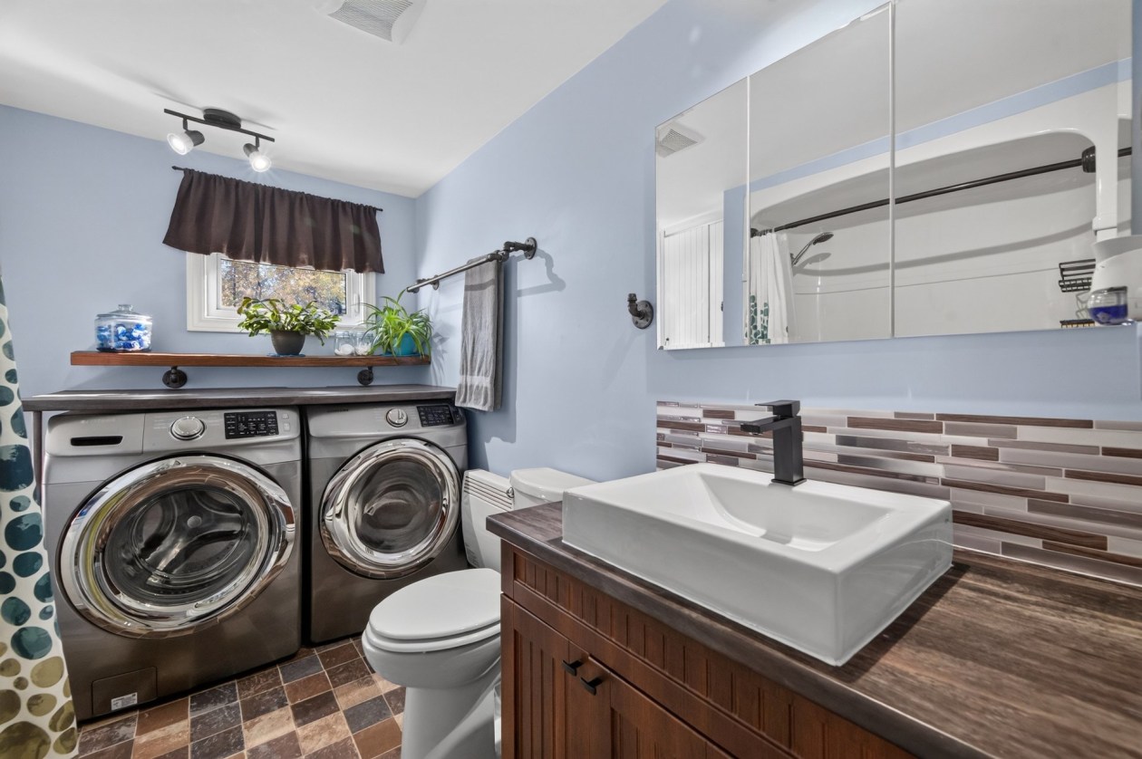 Salle de bains — 84 Ch. du Lac-à-Gasse, Saint-Anaclet-de-Lessard