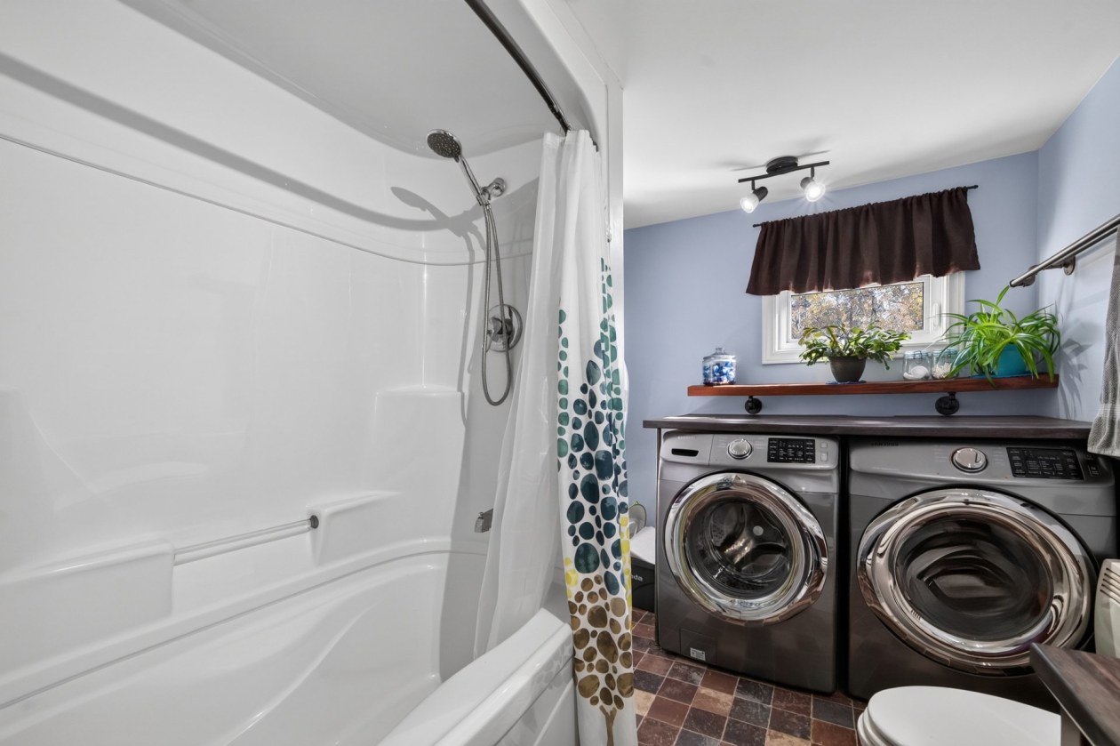 Salle de bains — 84 Ch. du Lac-à-Gasse, Saint-Anaclet-de-Lessard