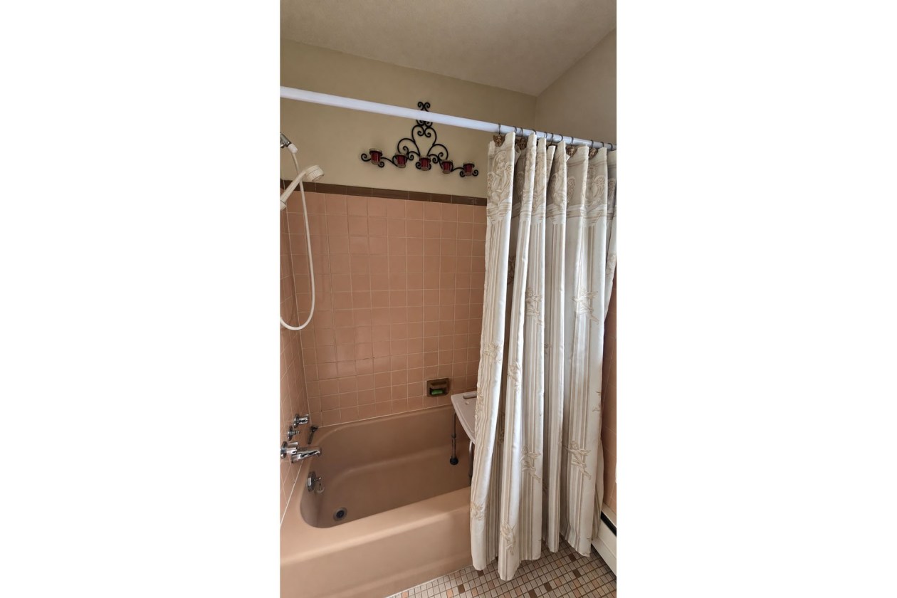 Salle de bains — 1690 Rue Prospect, Sherbrooke