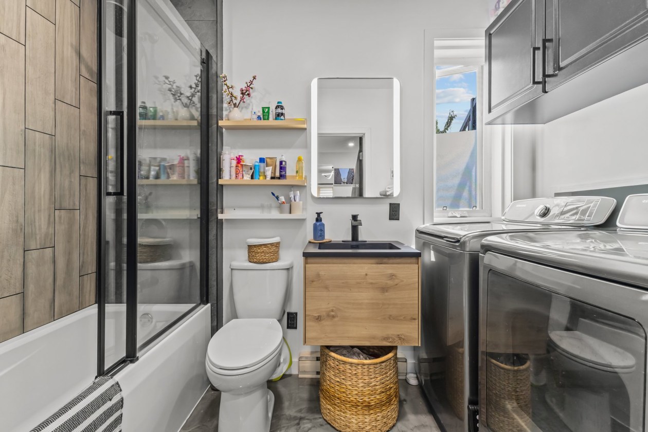Salle de bains — 296 - 298 Rue Galt, Montréal