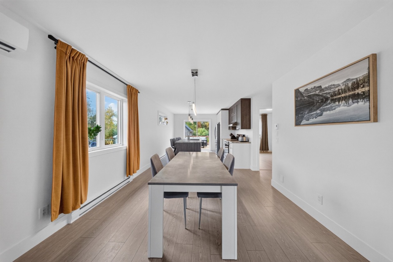 Salle à manger — 992 Rue de Honfleur, Sherbrooke