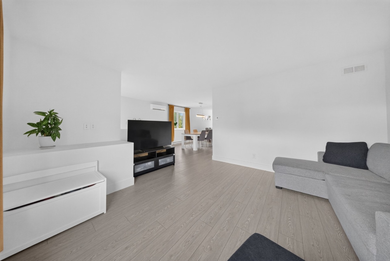 Salon — 992 Rue de Honfleur, Sherbrooke