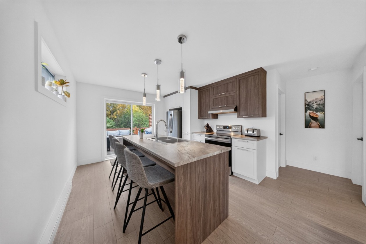 Salle à manger — 992 Rue de Honfleur, Sherbrooke