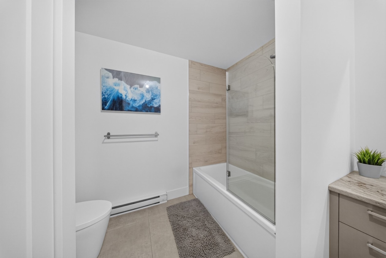 Salle de bains — 992 Rue de Honfleur, Sherbrooke