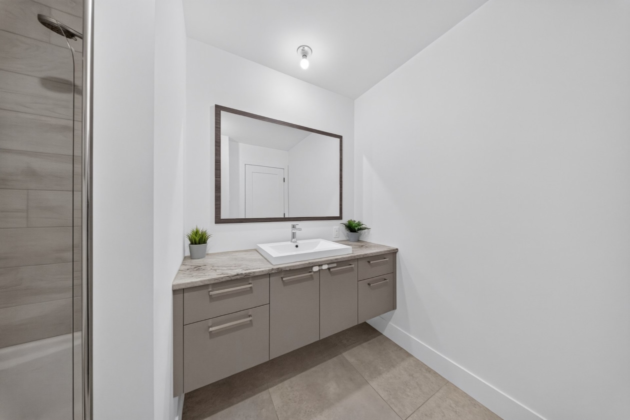 Salle de bains — 992 Rue de Honfleur, Sherbrooke