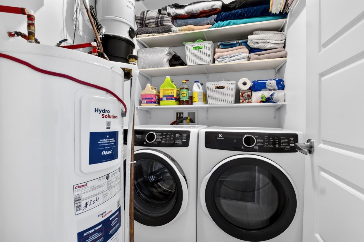 Salle de lavage — 14 Rue Guy, Saint-Eustache