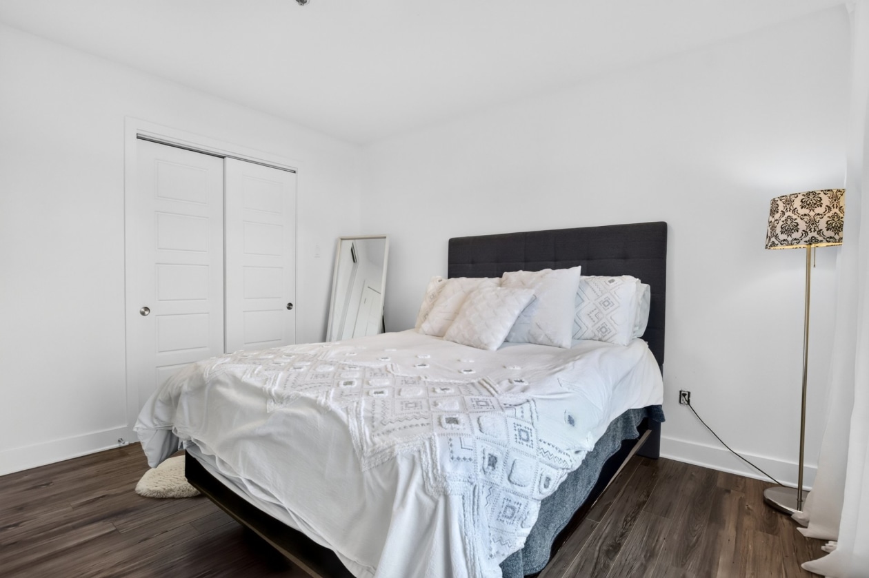 Chambre à coucher principale — 14 Rue Guy, Saint-Eustache