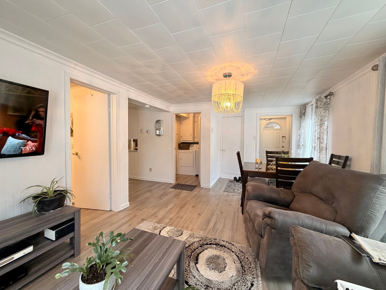 Salon — 194 - 1 Boul. Renard O., Gaspé