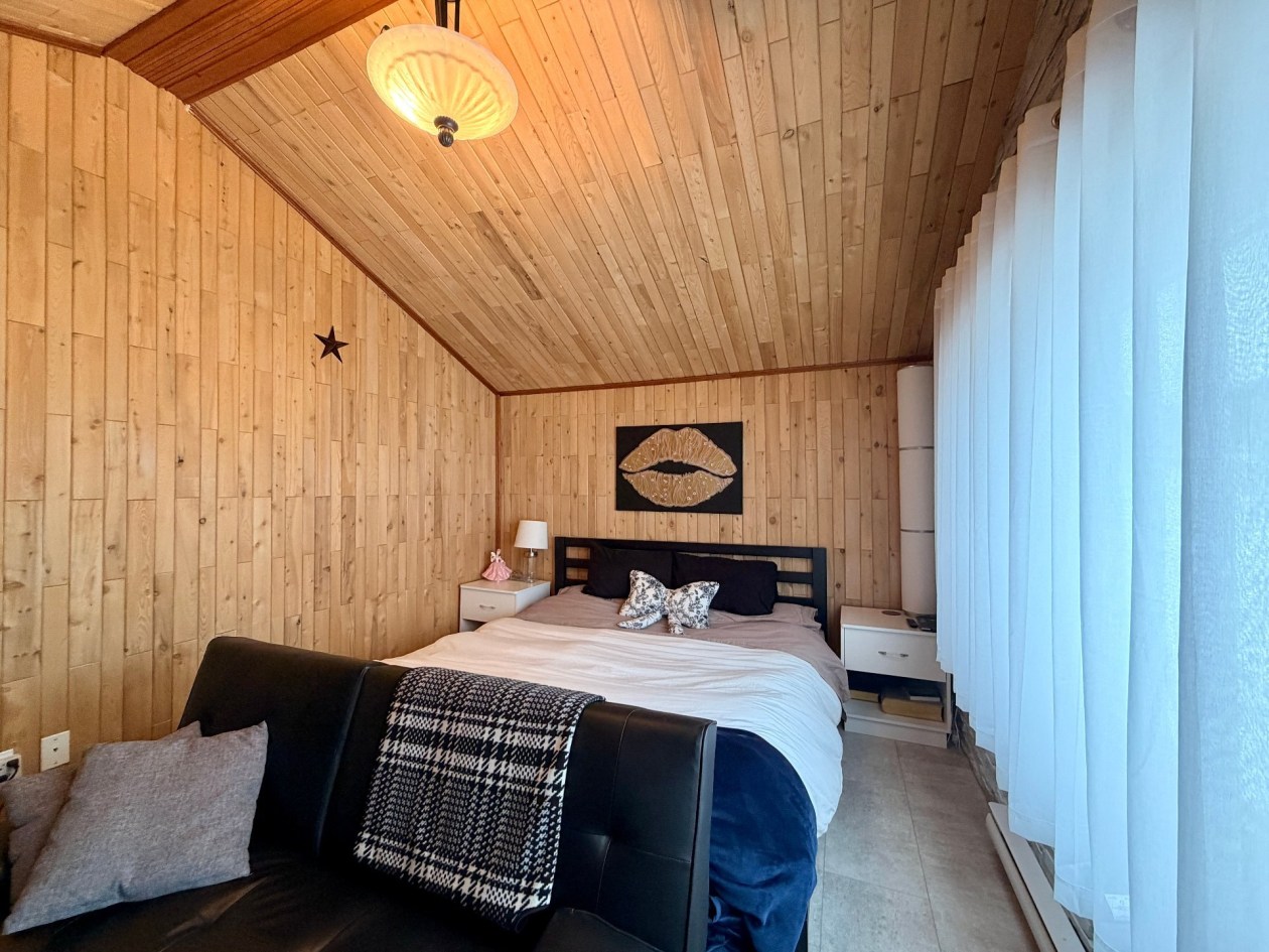 Salon — 194 - 1 Boul. Renard O., Gaspé