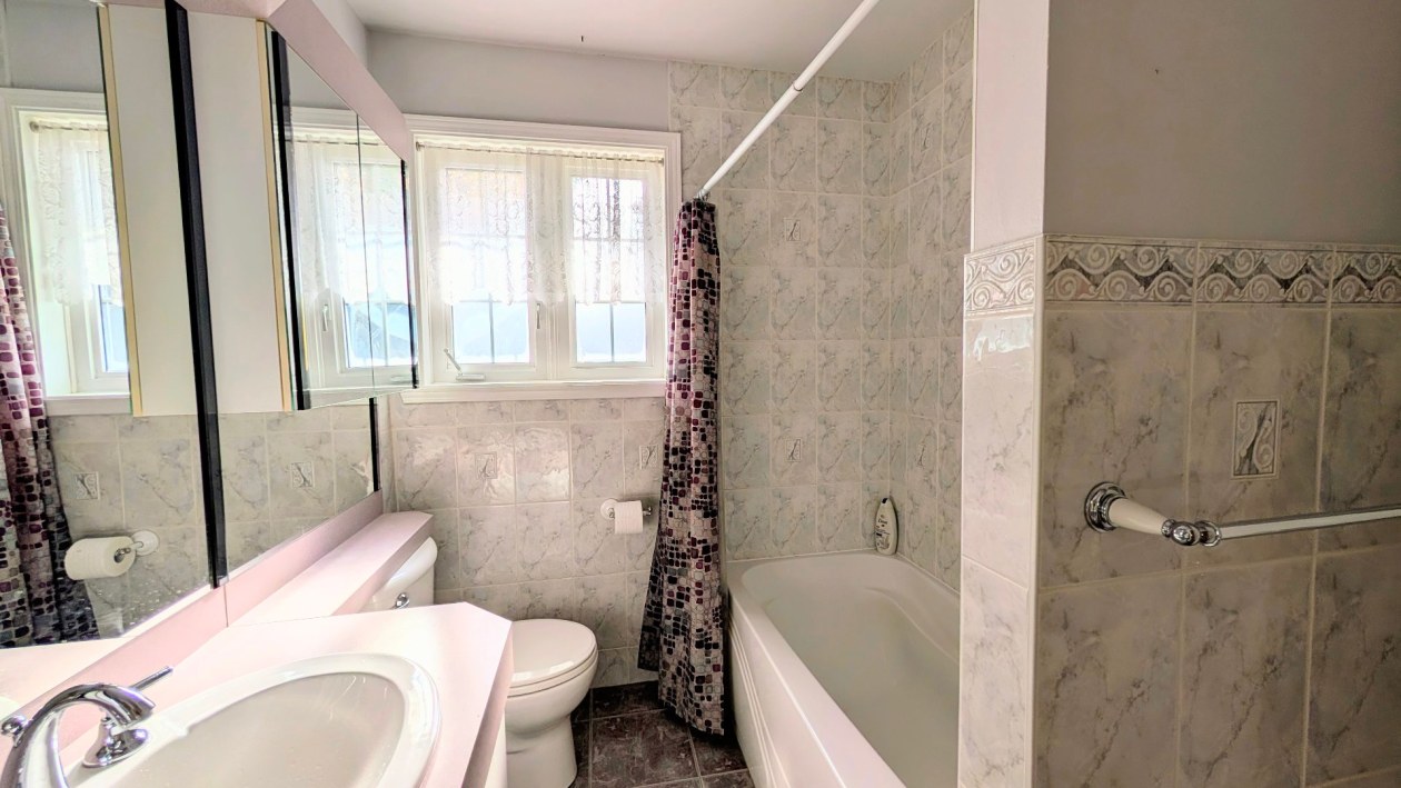 Salle de bains — 1390 Av. de la Montagne E., Québec