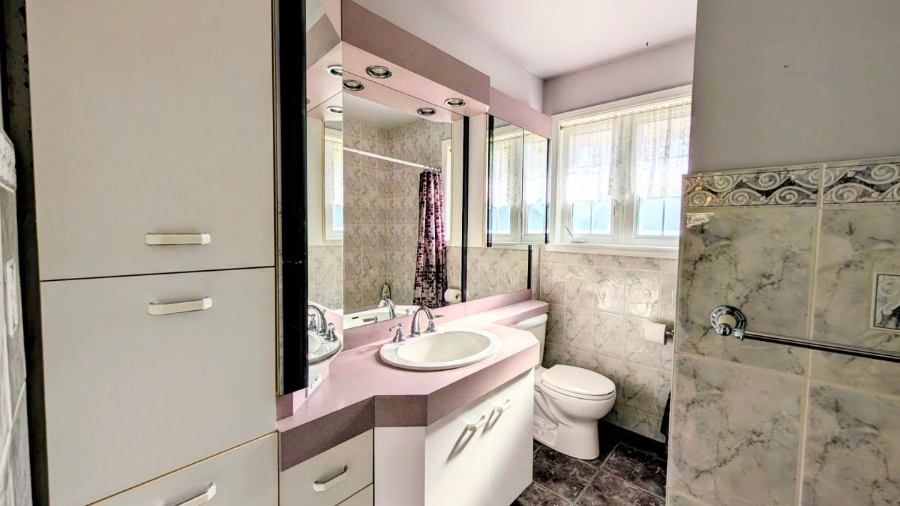 Salle de bains — 1390 Av. de la Montagne E., Québec