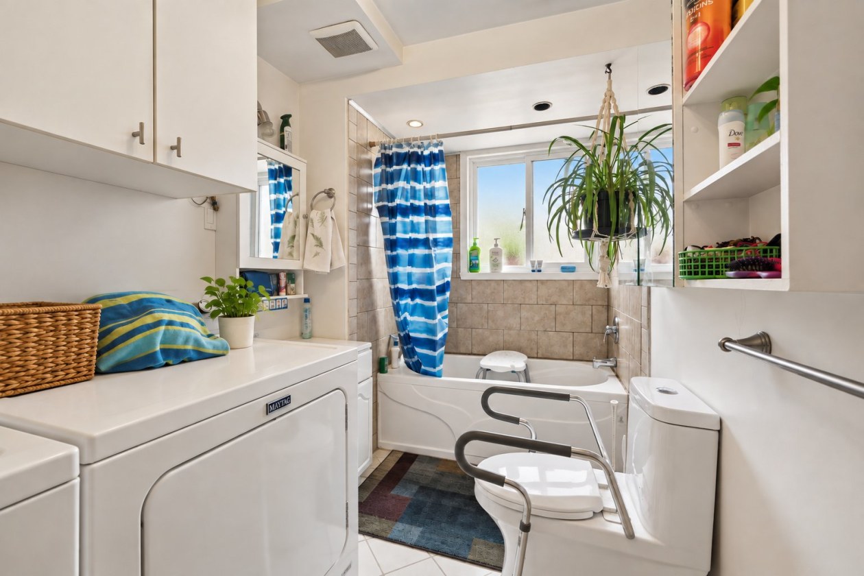 Salle de bains — 20 - 22 Rue Rolland, Salaberry-de-Valleyfield