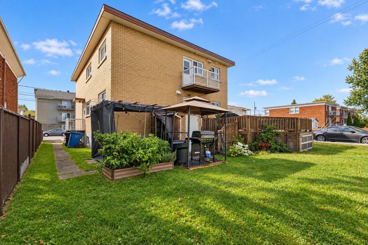 Cour — 20 - 22 Rue Rolland, Salaberry-de-Valleyfield
