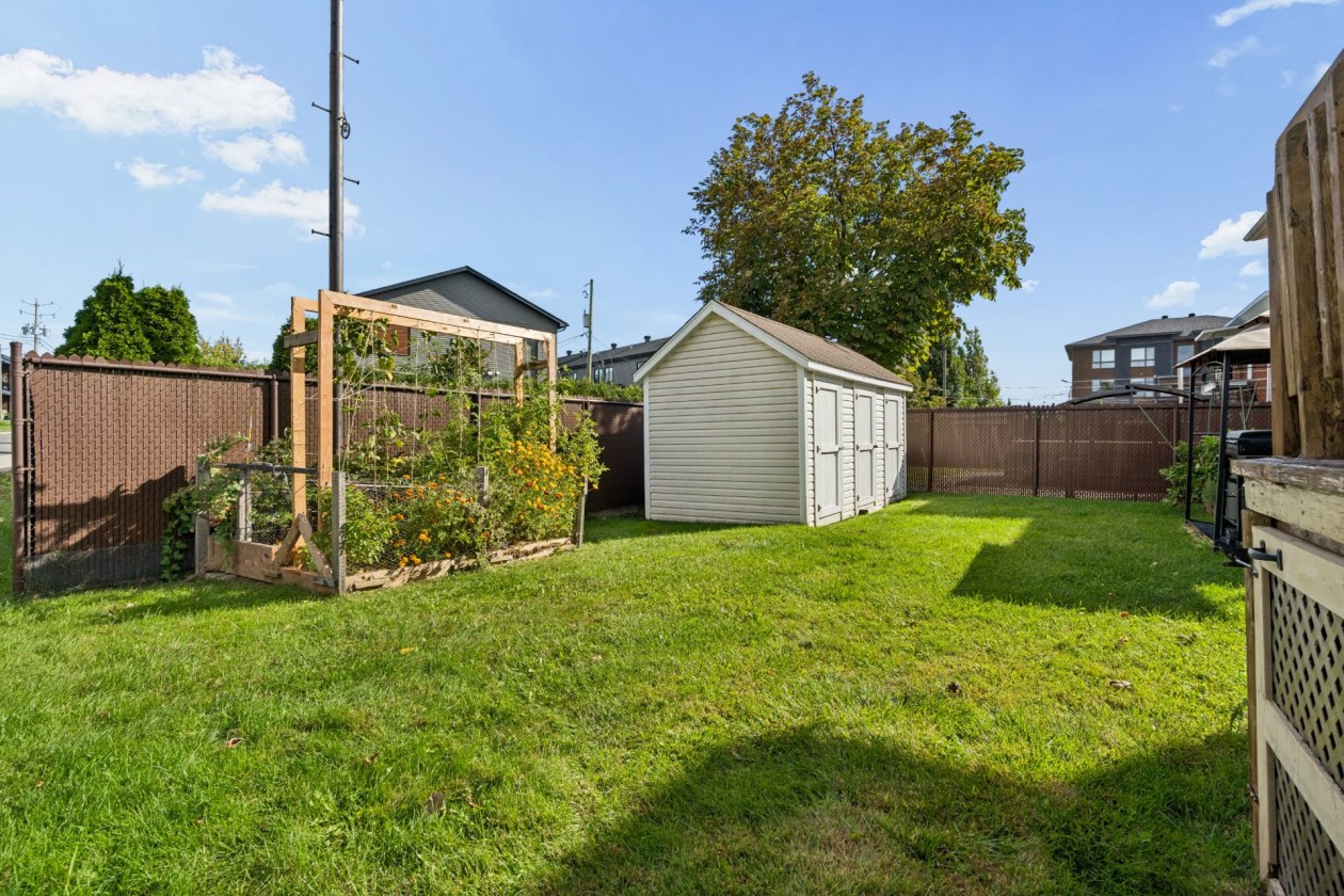 Cour — 20 - 22 Rue Rolland, Salaberry-de-Valleyfield