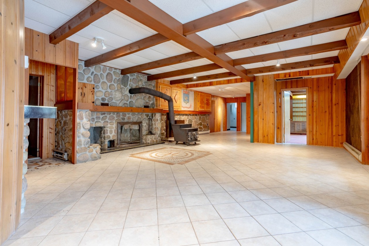 Salle familiale — 5370 Route des Lacs, Saint-Élie-de-Caxton