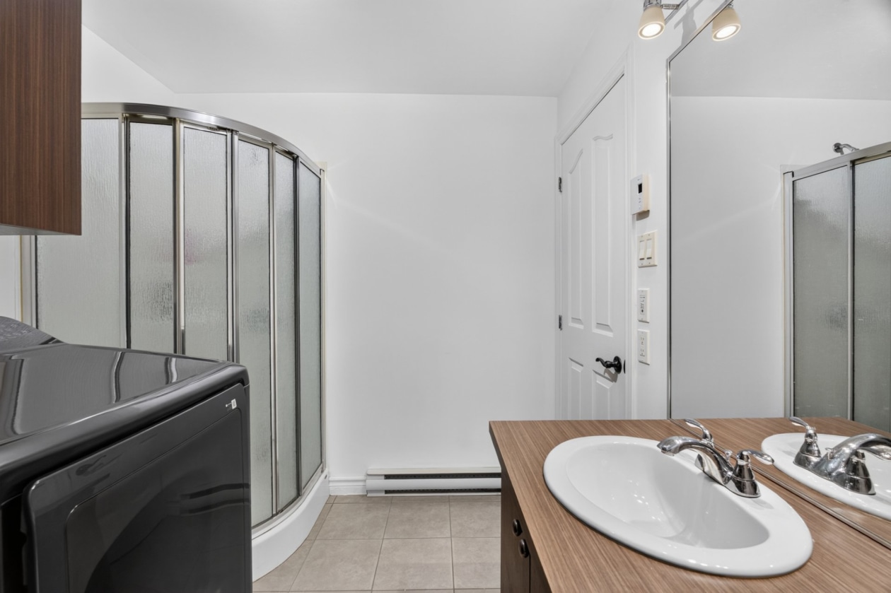 Salle de bains — 1366 Rue Hamon, Québec
