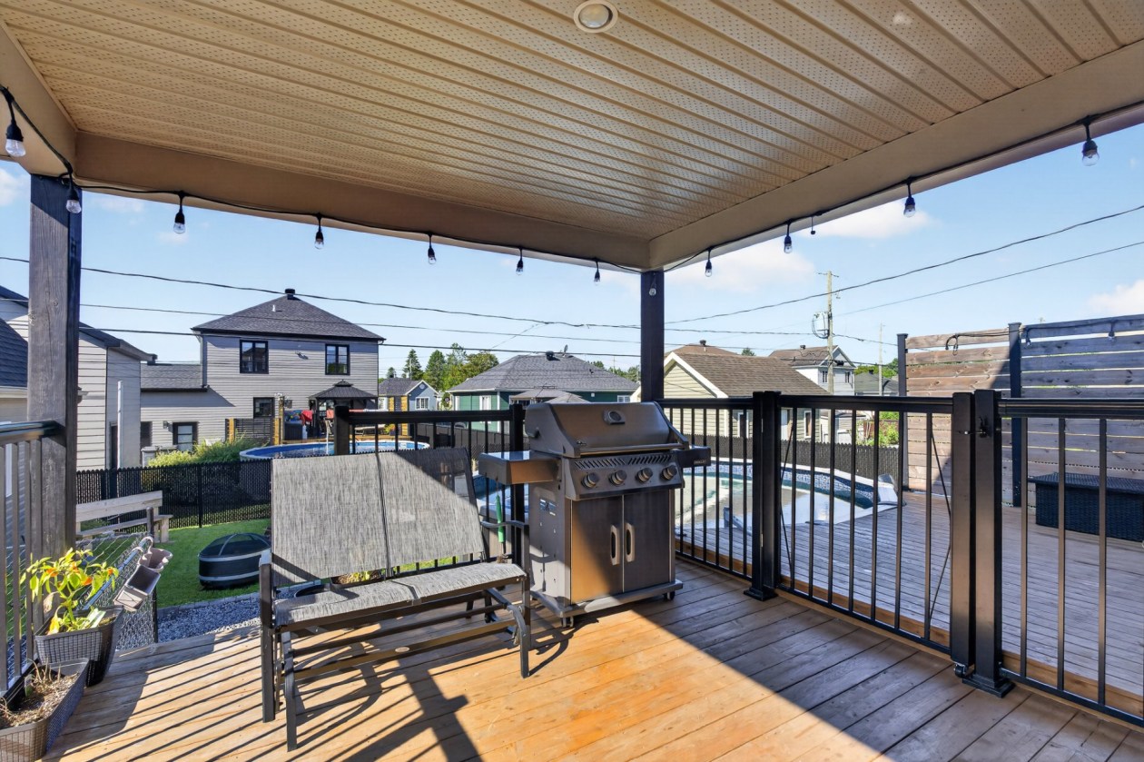 Balcon — 73 Rue Gingras, Sainte-Catherine-de-la-Jacques-Cartier