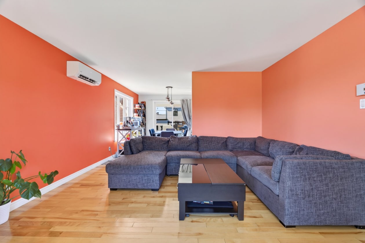 Salon — 73 Rue Gingras, Sainte-Catherine-de-la-Jacques-Cartier