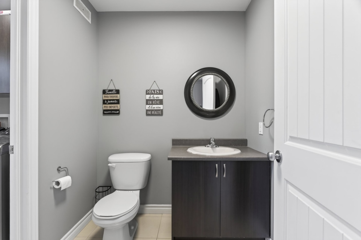 Salle d'eau — 73 Rue Gingras, Sainte-Catherine-de-la-Jacques-Cartier