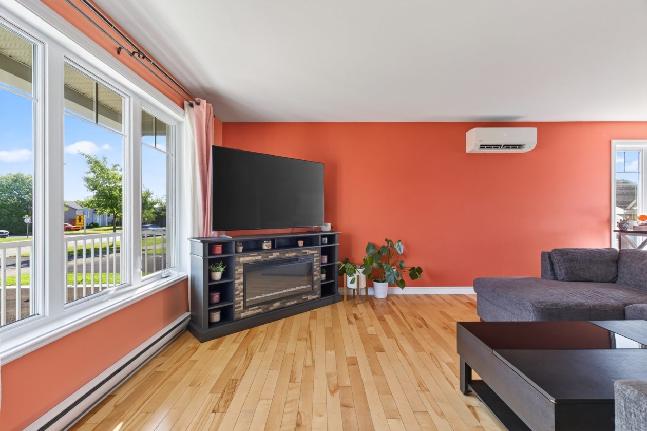 Salon — 73 Rue Gingras, Sainte-Catherine-de-la-Jacques-Cartier