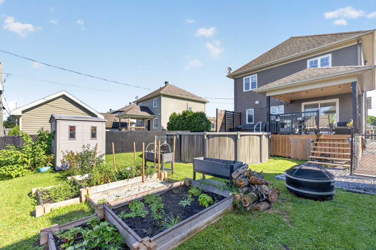 Cour — 73 Rue Gingras, Sainte-Catherine-de-la-Jacques-Cartier