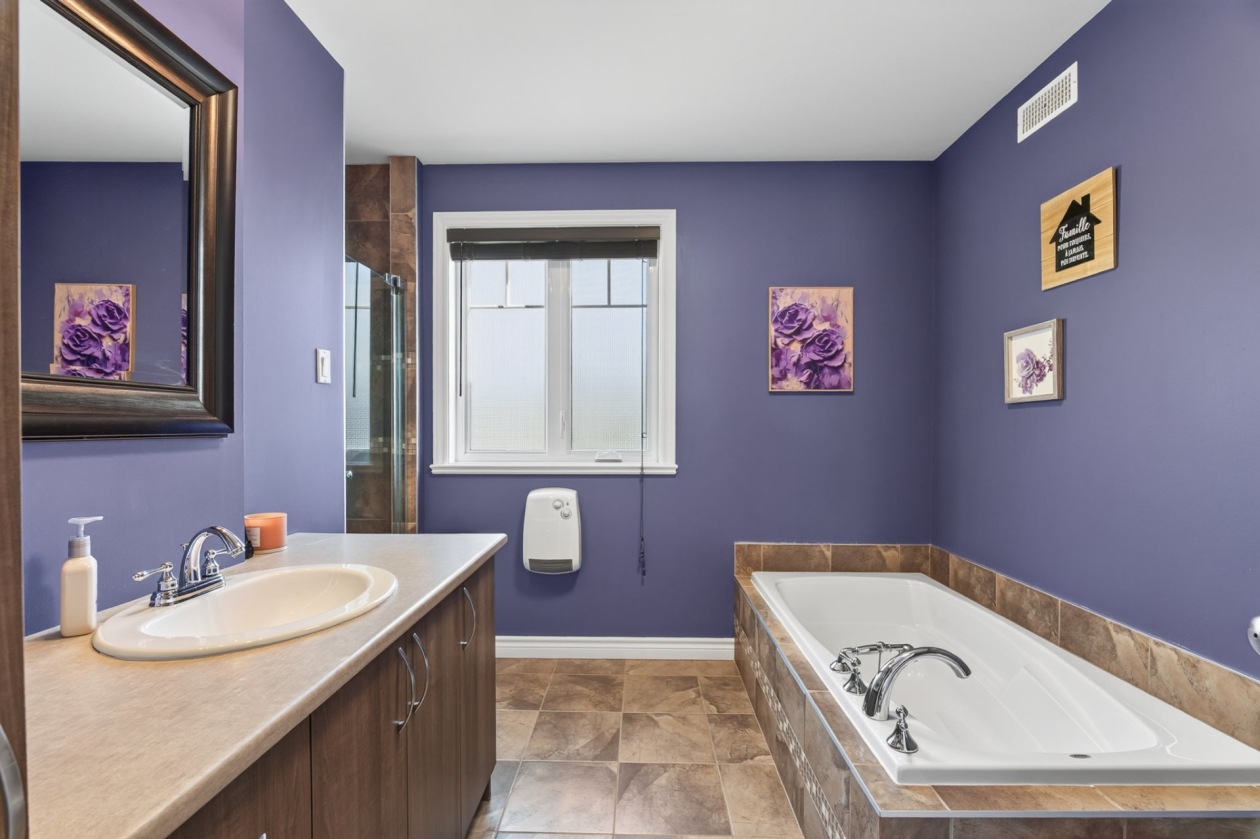 Salle de bains — 73 Rue Gingras, Sainte-Catherine-de-la-Jacques-Cartier