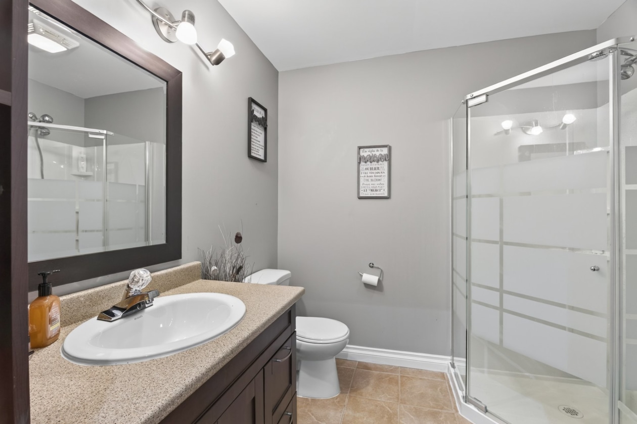 Salle de bains — 73 Rue Gingras, Sainte-Catherine-de-la-Jacques-Cartier
