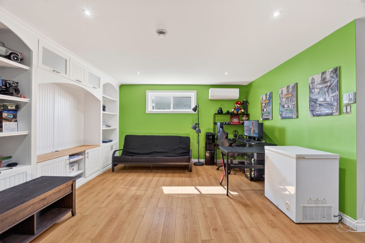 Salle familiale — 73 Rue Gingras, Sainte-Catherine-de-la-Jacques-Cartier