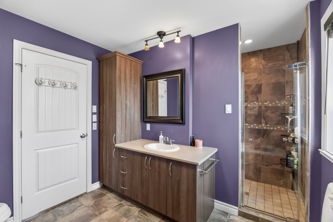 Salle de bains — 73 Rue Gingras, Sainte-Catherine-de-la-Jacques-Cartier