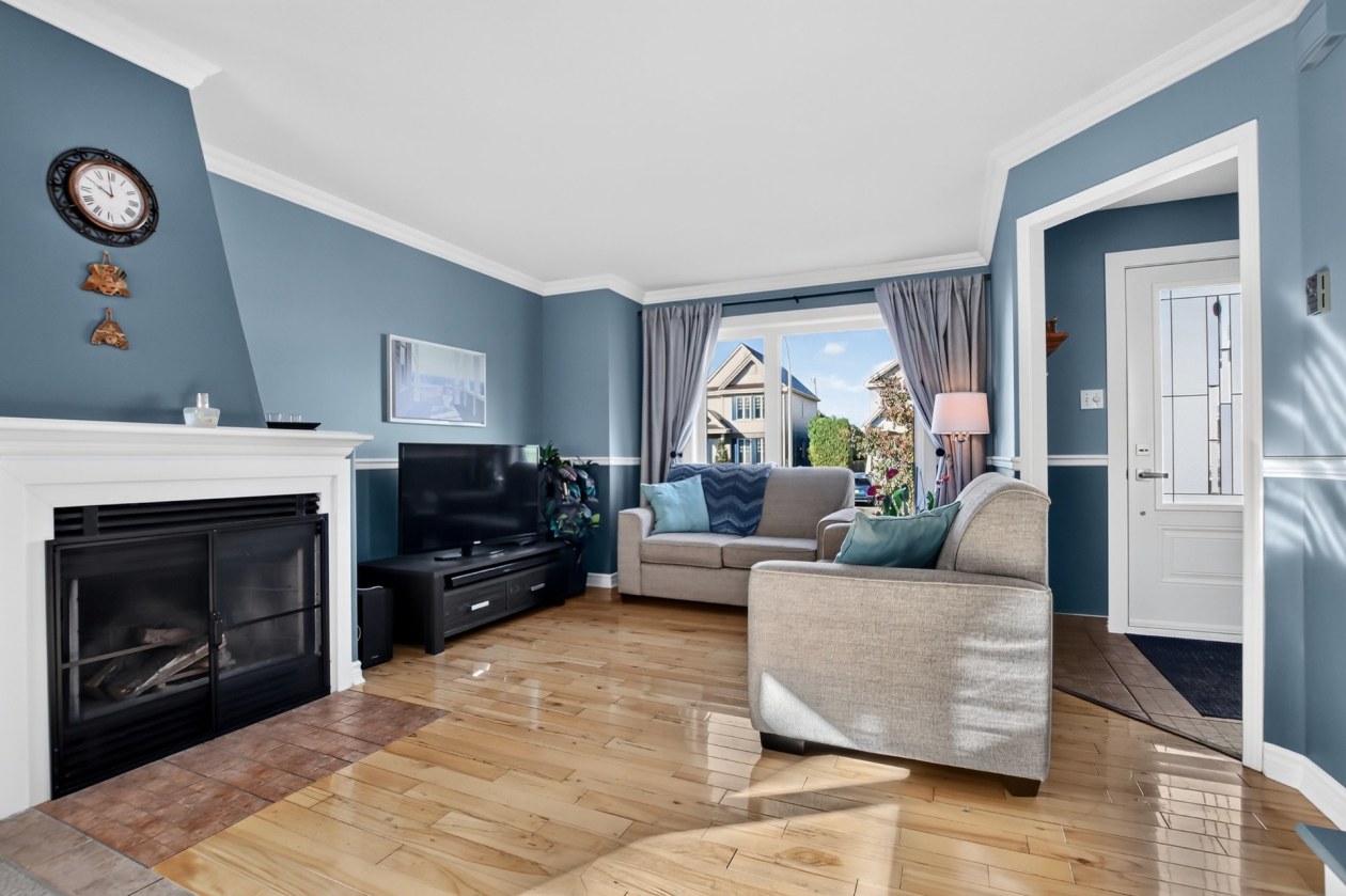 Salon — 609 Rue Primeau, Saint-Eustache