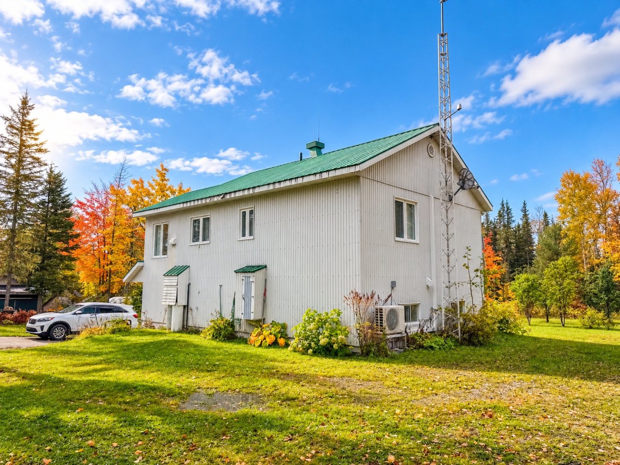 Face arrière — 2088 Ch. du Lac-Sept-Îles, Chandler