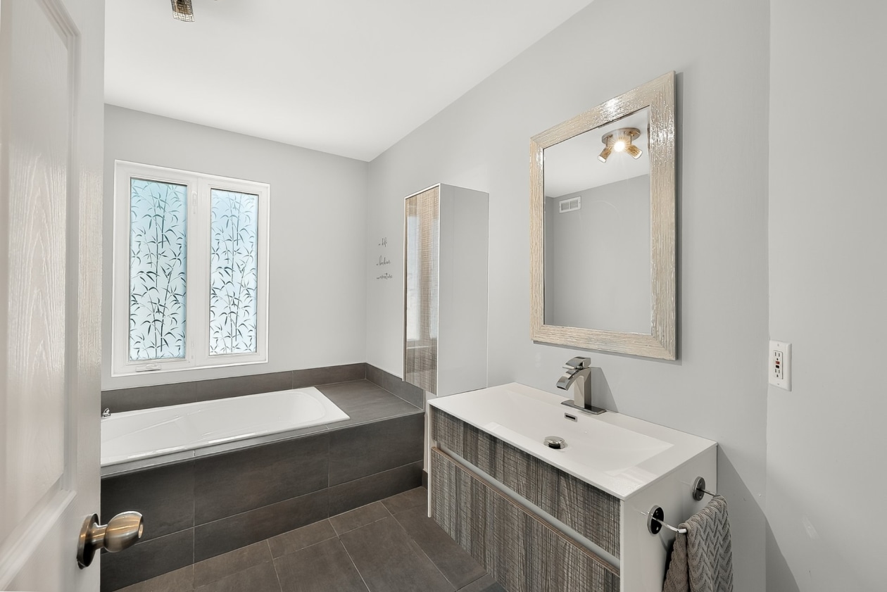 Salle de bains — 1931 Rue René, Terrebonne