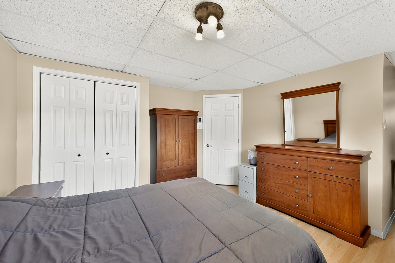 Chambre à coucher — 1931 Rue René, Terrebonne