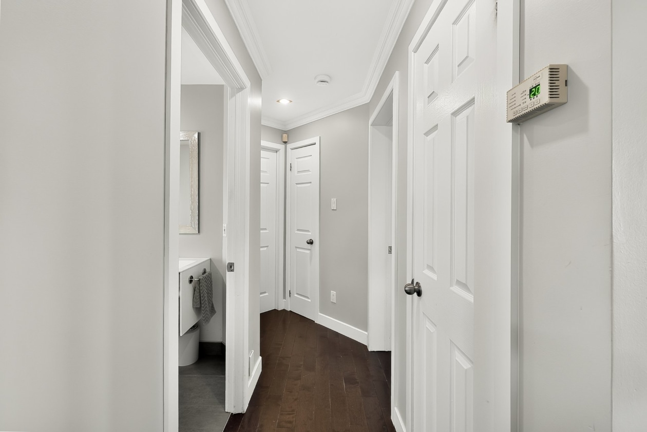 Corridor — 1931 Rue René, Terrebonne