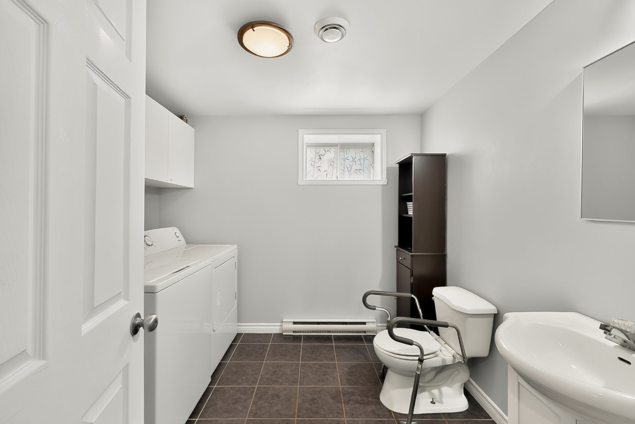 Salle de bains — 1931 Rue René, Terrebonne